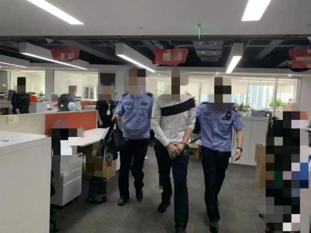 安踏集团鞋类采购副总监被刑拘：持续、多次向供应商索贿