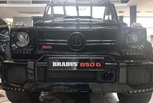 带大“B”的车标不只是贵，这款红蓝标志宝马，宾利见了也要绕道